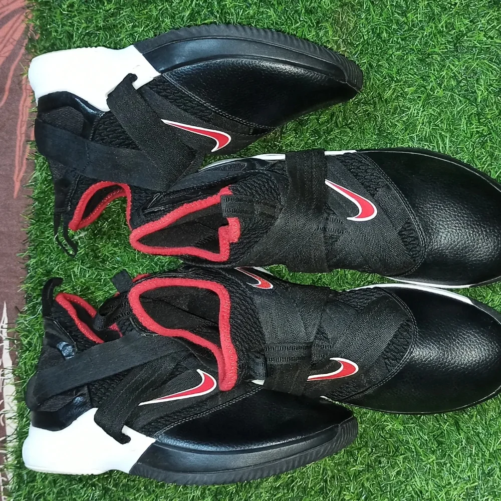 Nike LeBron soldier 12 Bred - Picture 6 of 8